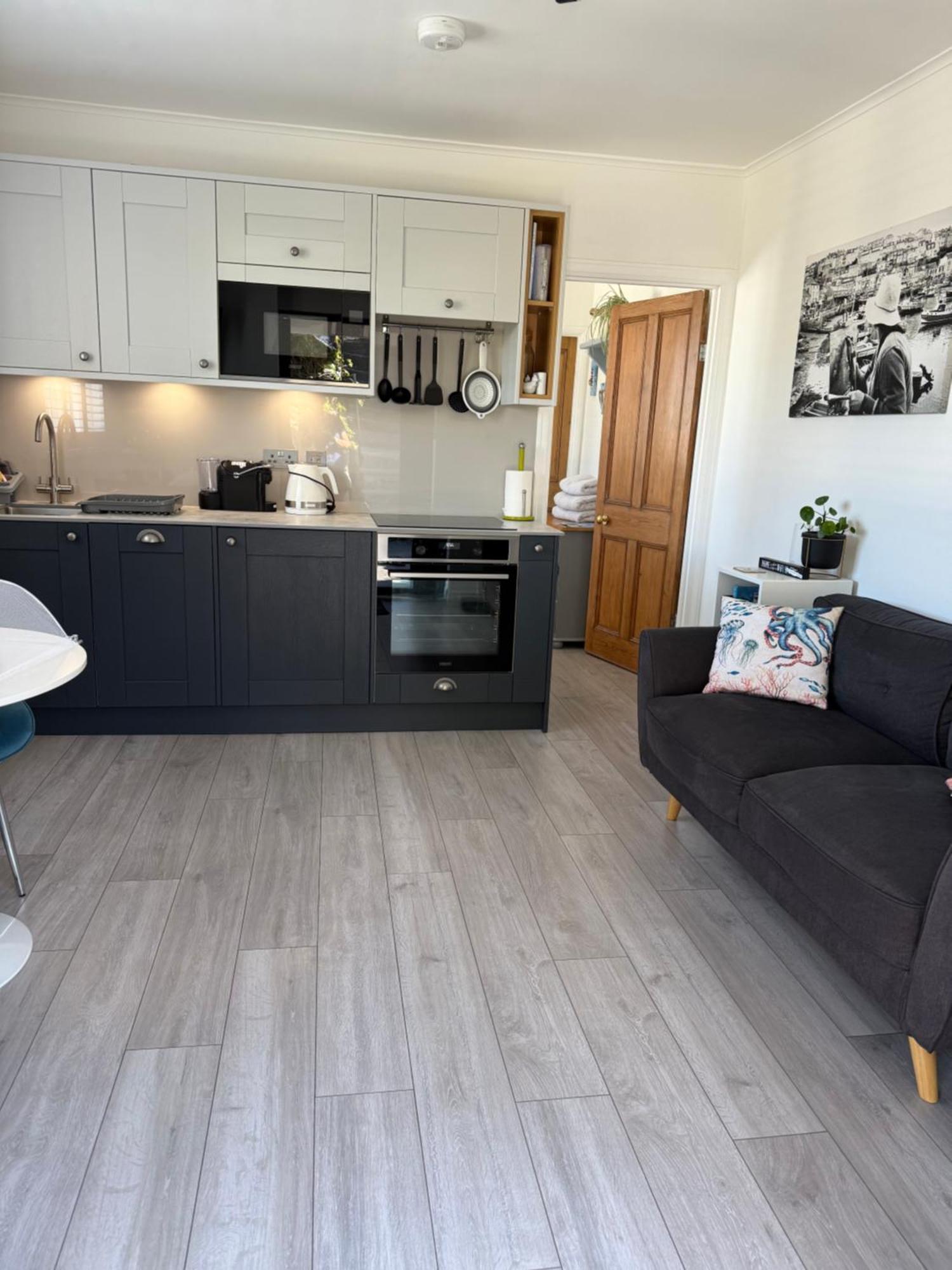 브릭섬 Little Trevio - Seaside Haven With Parking And Sea Views 아파트 외부 사진